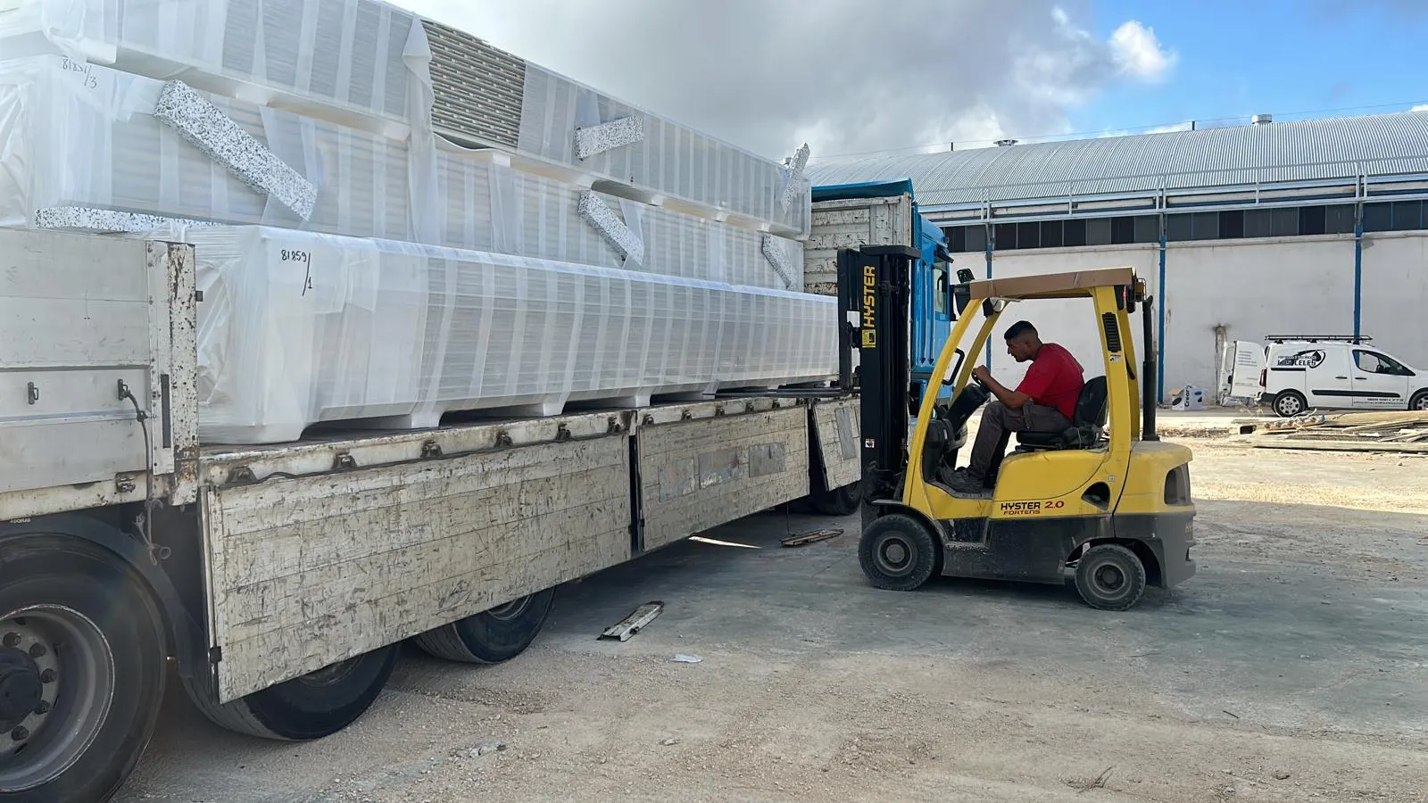 Carga industrial preparada para su transporte
